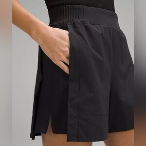 New Lululemon Stretch Woven high rise shorts 5